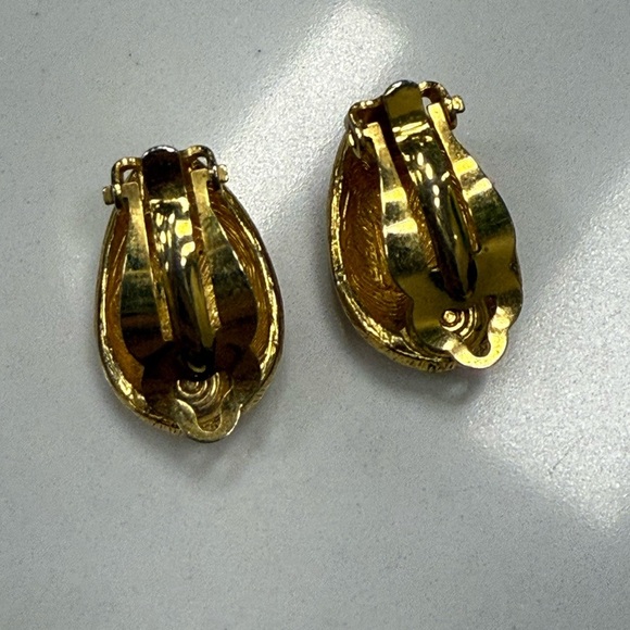 Vintage Gold-Toned Clip on Earrings - Picture 2 of 2